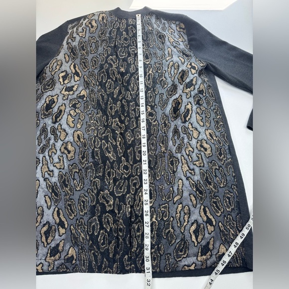 Chico’s Gray Knit Open Cardigan With Metallic Leopard Jacquard Back Size Medium - Picture 8 of 11